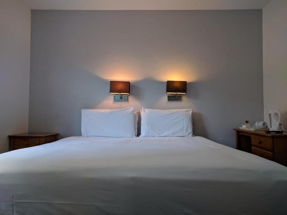 OYO Mayfair Hotel - Isle Of Wight Comfort Double Room 2