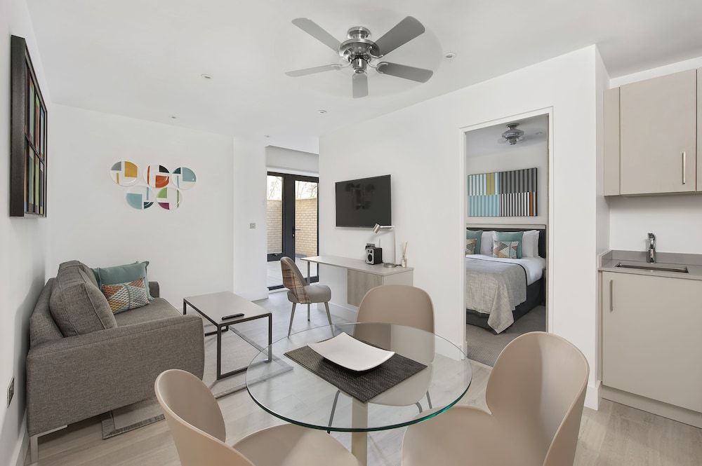 Q Square by Supercity Aparthotels Executive Suite, 1 Bedroom, Terrace 6
