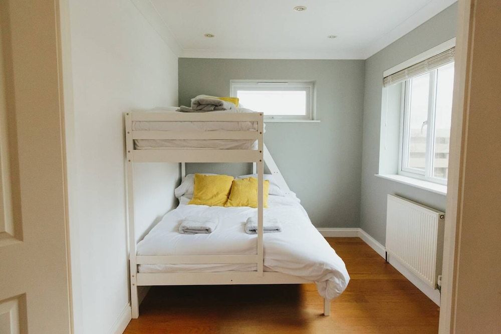 House (4 Bedrooms)