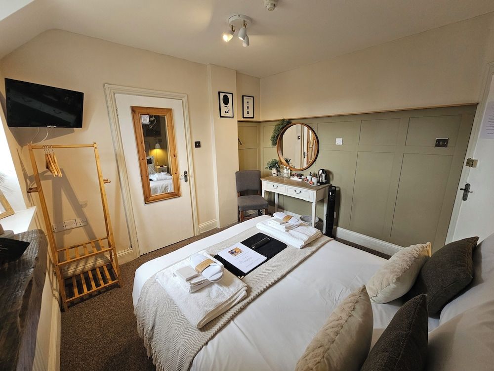 Creates Double Room (Badgers Sett) 2