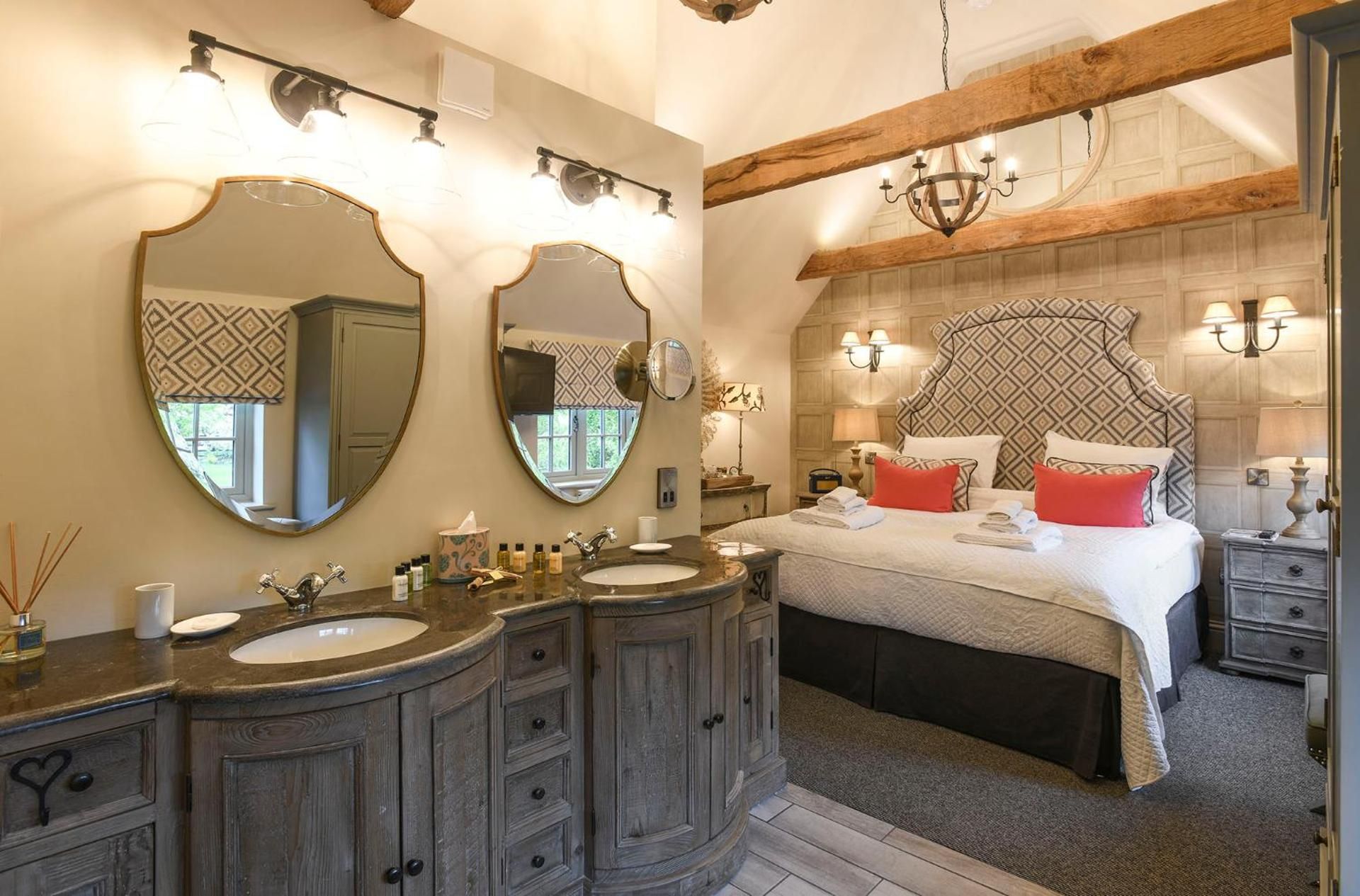 Deluxe Double Room with Shower