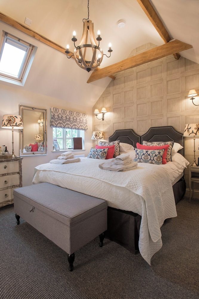 Mistletoe Main House