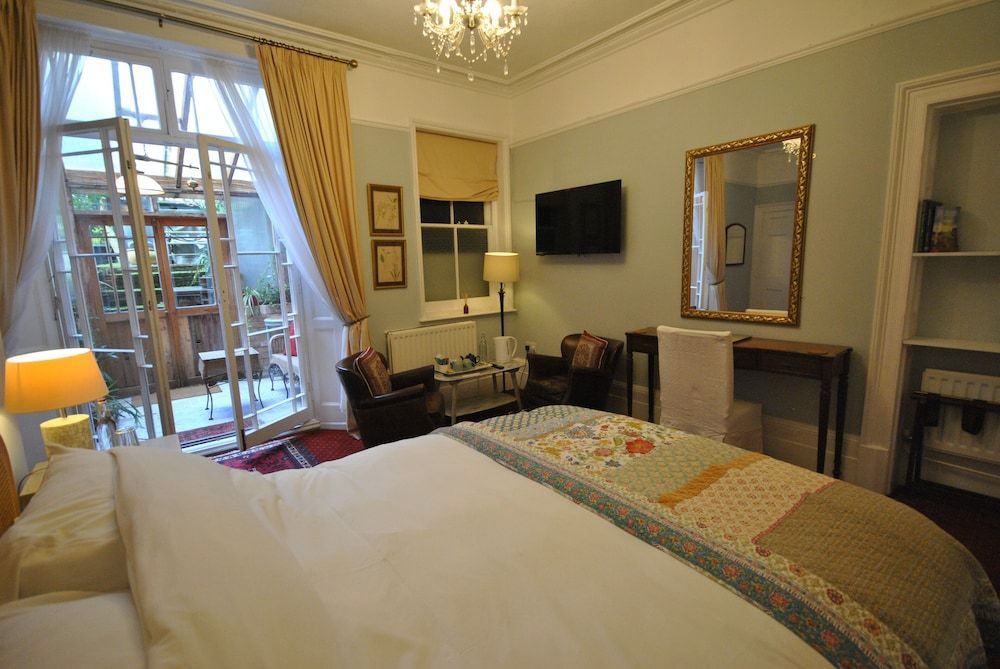 Victoria King Room