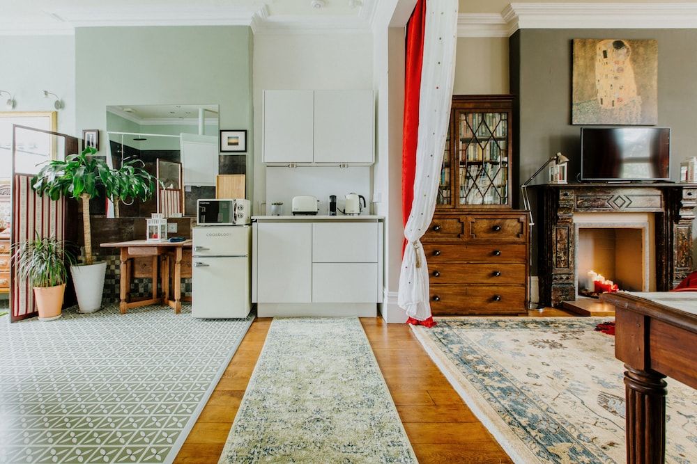 Deluxe Room, 1 King Bed, Refrigerator & Microwave, City View