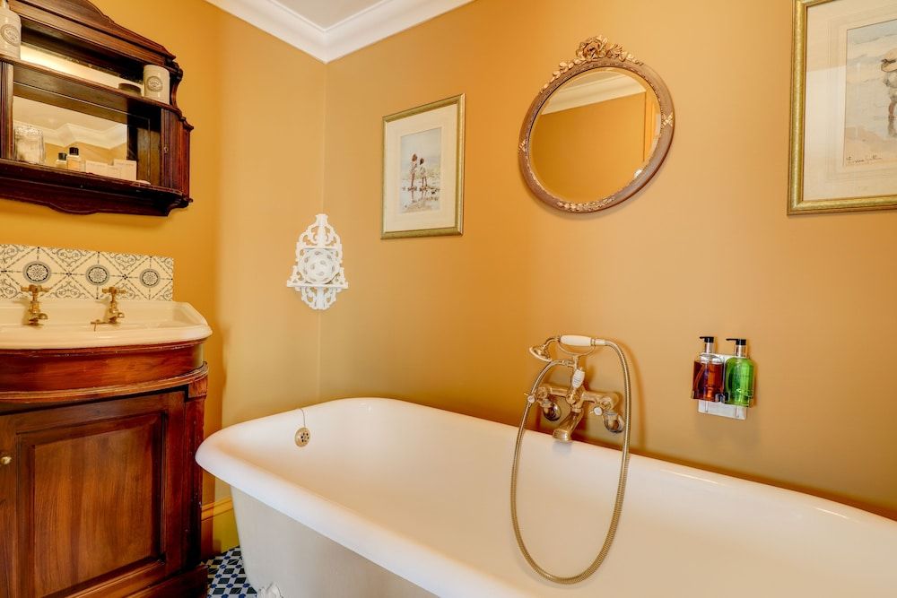 Ebenezer's Place Deluxe Double Room 4