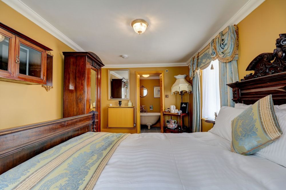 Ebenezer's Place Deluxe Double Room