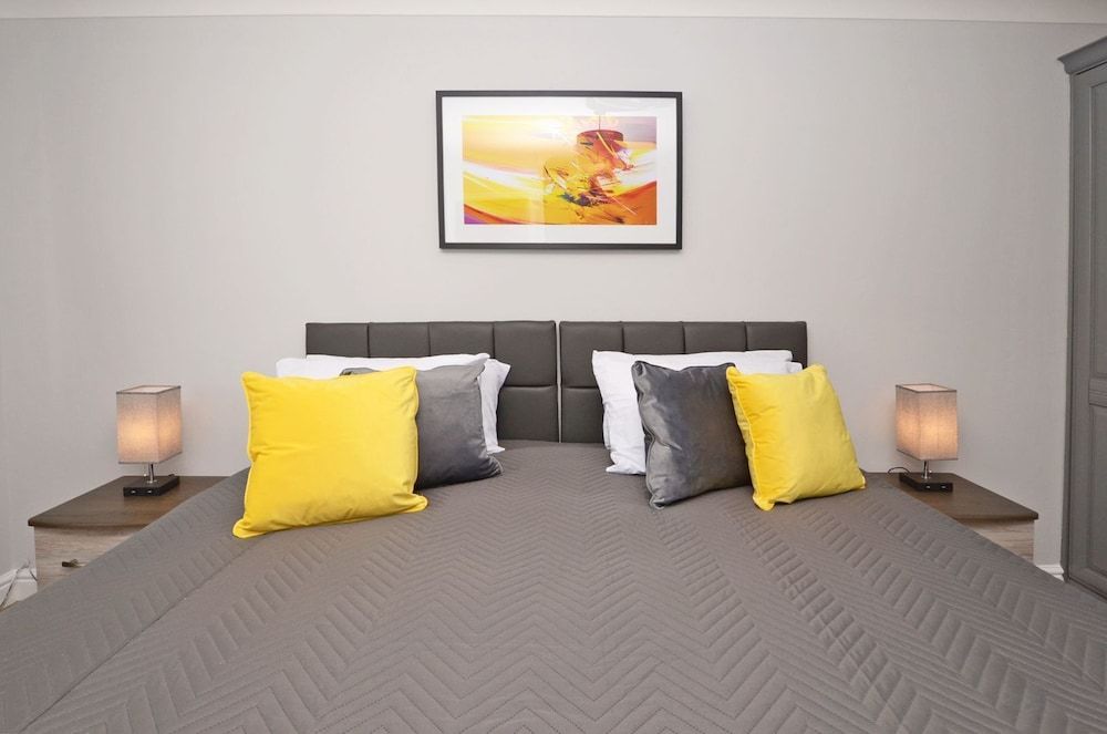 House, 4 Bedrooms, Patio, Garden View