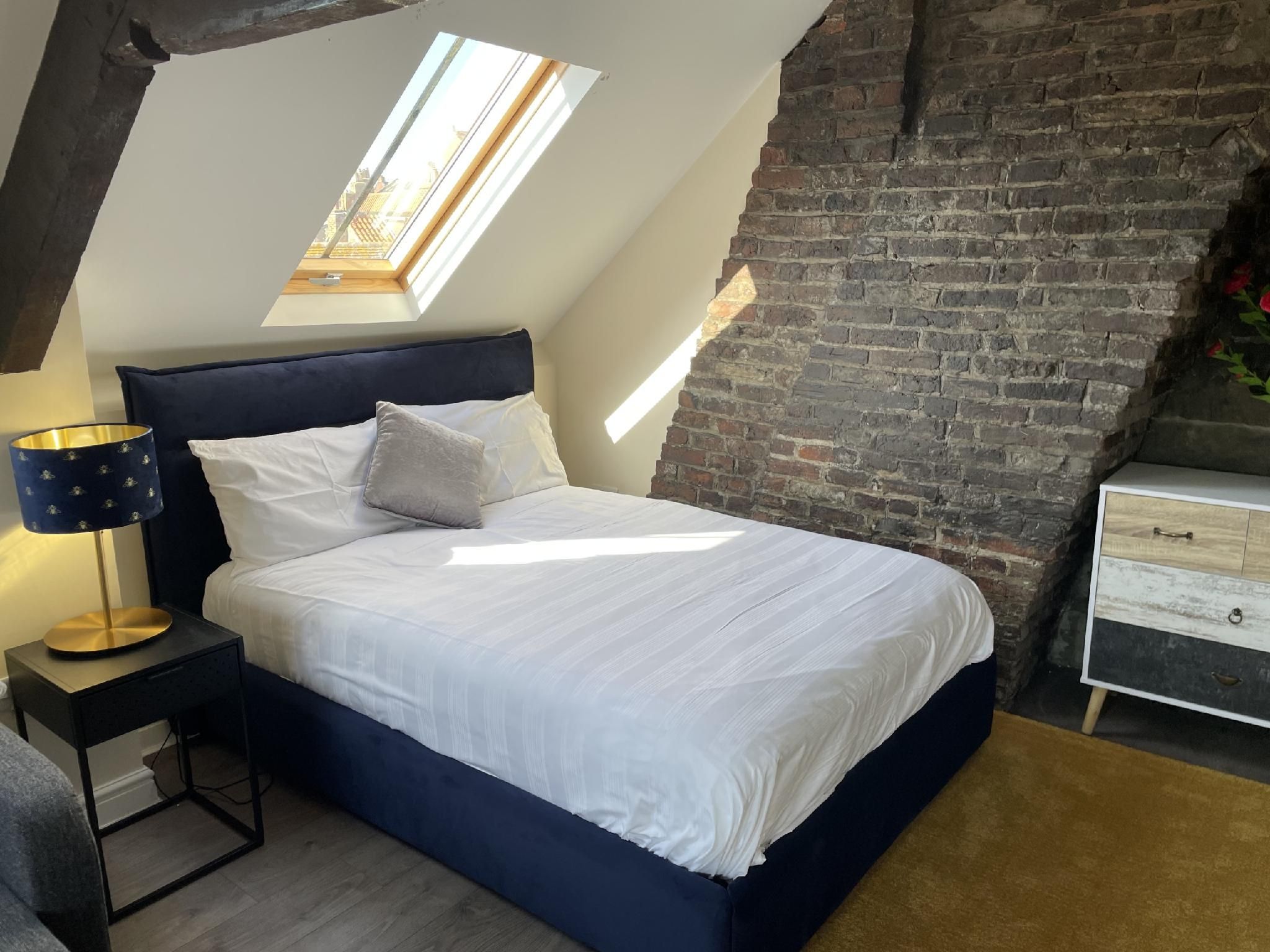 Studio-Luxury-Ensuite-Harbour View-Penthouse