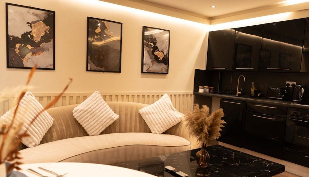 The Opulence Deluxe Apartment, Hot Tub 22