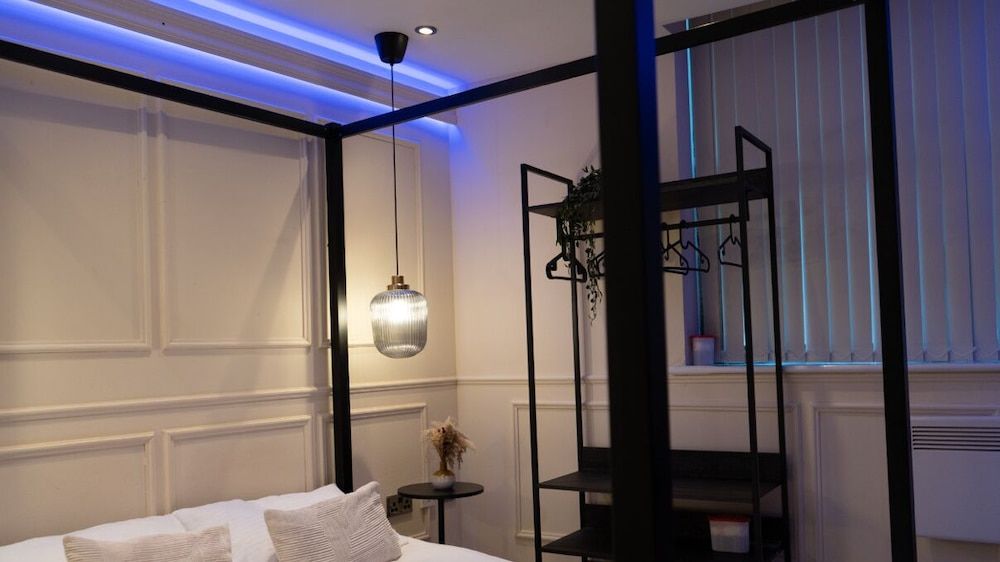 The Opulence Superior Apartment, Accessible, Hot Tub 14