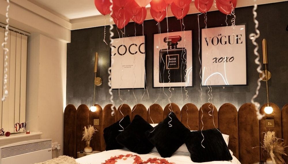 The Opulence Deluxe Apartment, Hot Tub 8