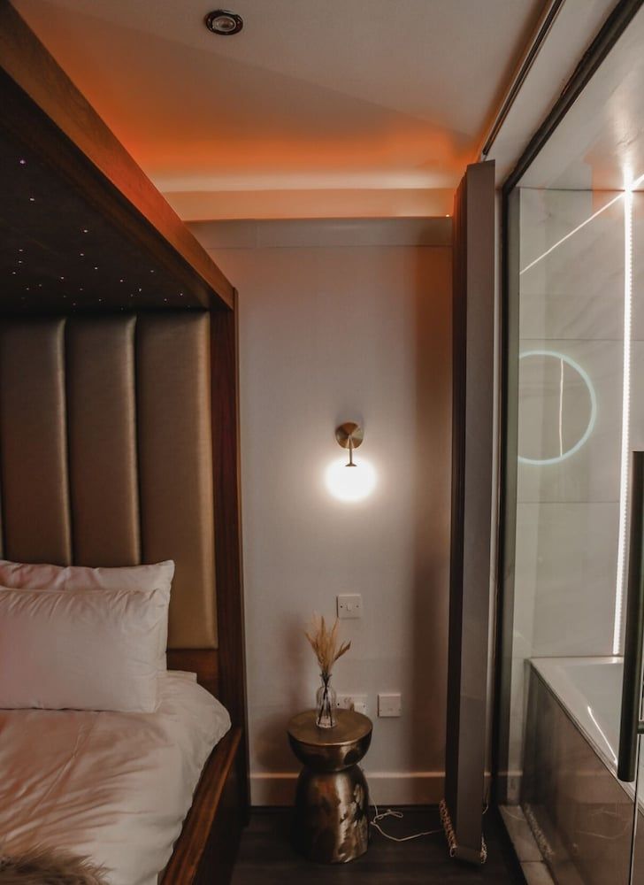 The Opulence Apartment, Hot Tub 13