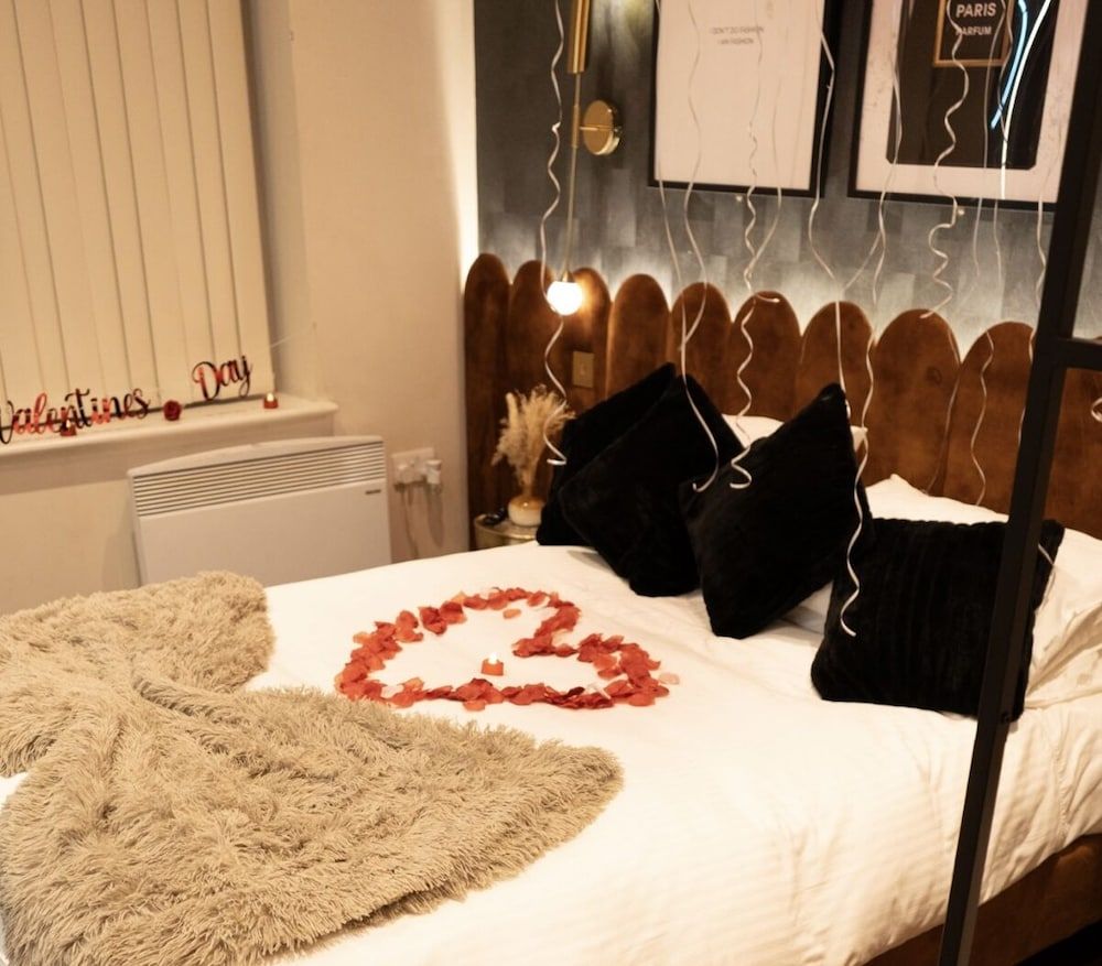 The Opulence Deluxe Apartment, Hot Tub 7