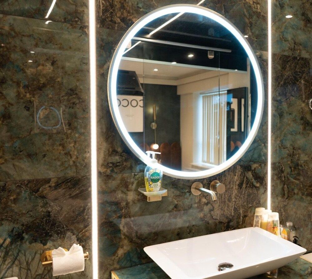 The Opulence Deluxe Apartment, Hot Tub 13