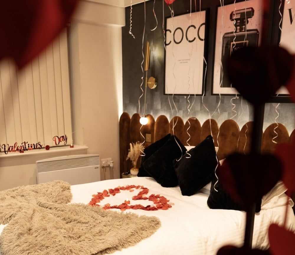 The Opulence Deluxe Apartment, Hot Tub 6