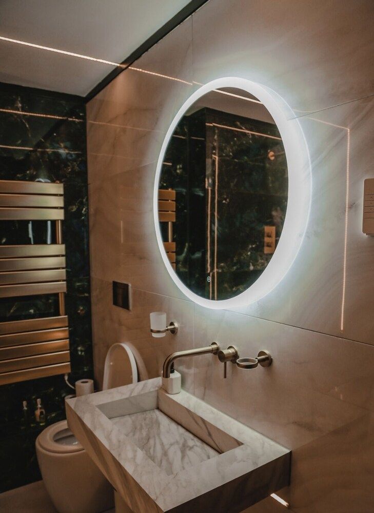 The Opulence Apartment, Hot Tub 5