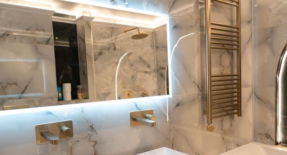 The Opulence Superior Apartment, Accessible, Hot Tub 4