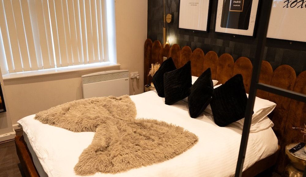 The Opulence Deluxe Apartment, Hot Tub 4