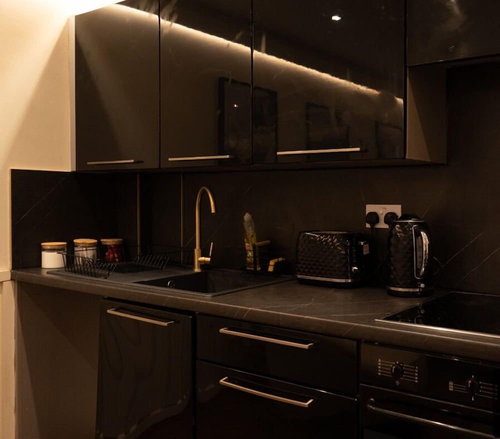 The Opulence Deluxe Apartment, Hot Tub 20