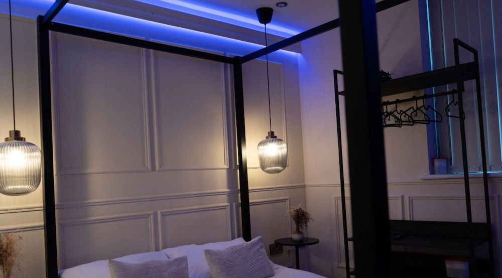 The Opulence Superior Apartment, Accessible, Hot Tub 11