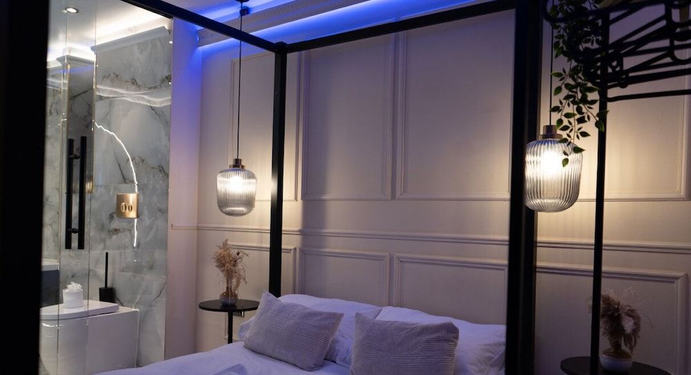 The Opulence Superior Apartment, Accessible, Hot Tub 13