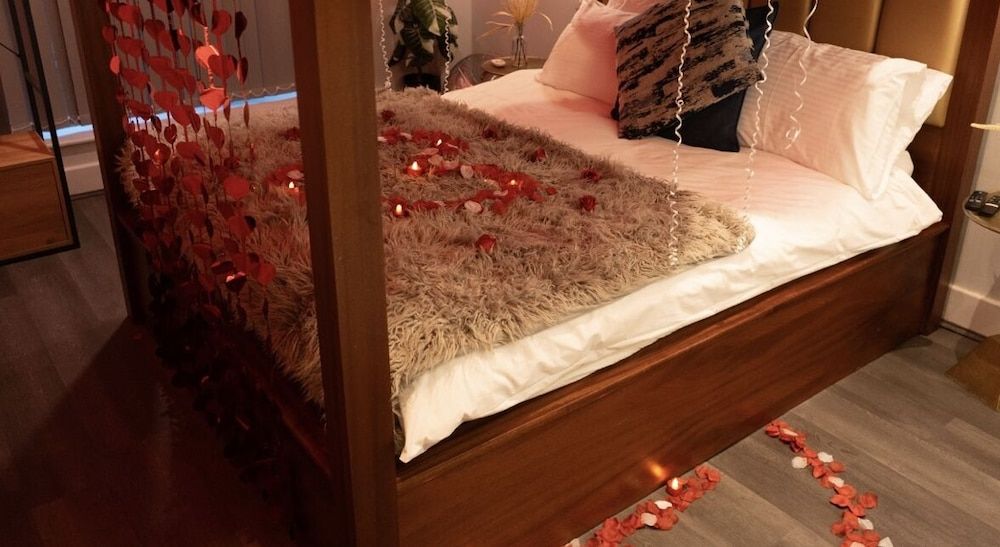 The Opulence Apartment, Hot Tub 10