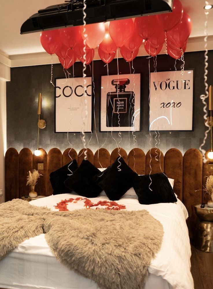 The Opulence Deluxe Apartment, Hot Tub 9