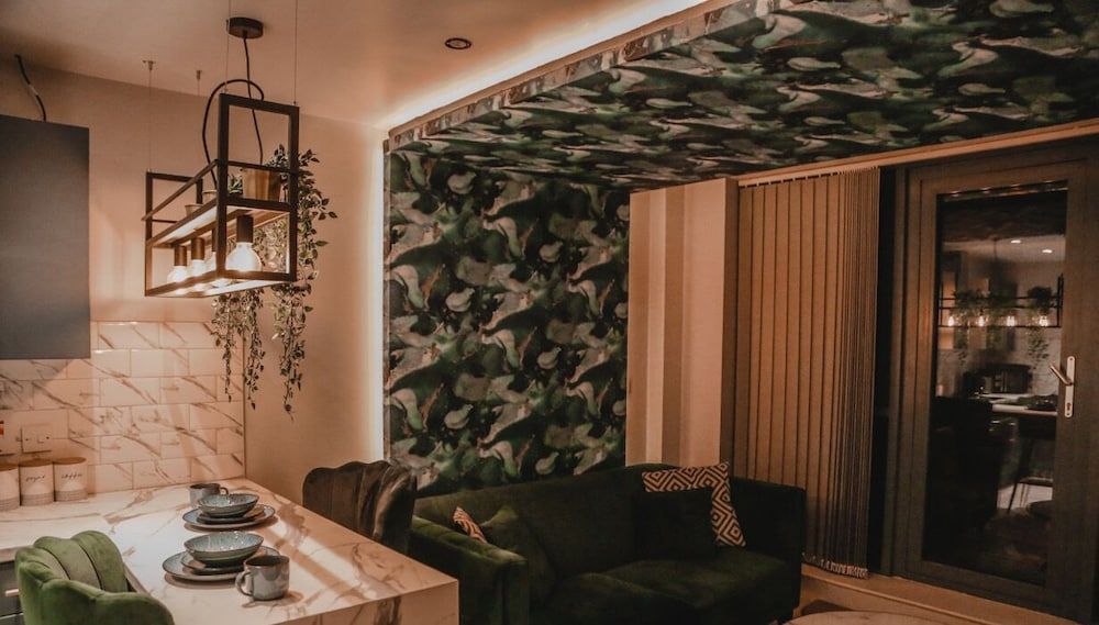 The Opulence Apartment, Hot Tub 21