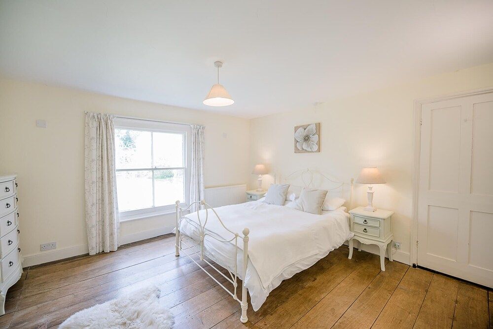 House (4 Bedrooms)