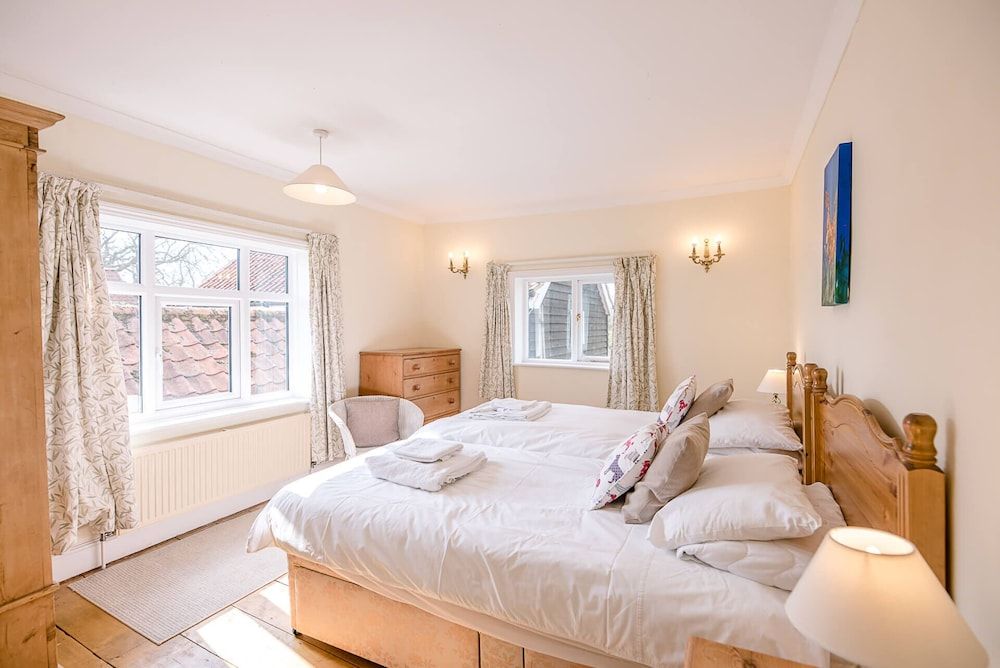 House (4 Bedrooms)