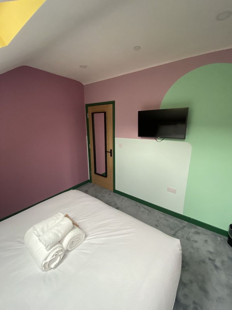 Aaron Wise - 51 Fitzhamon