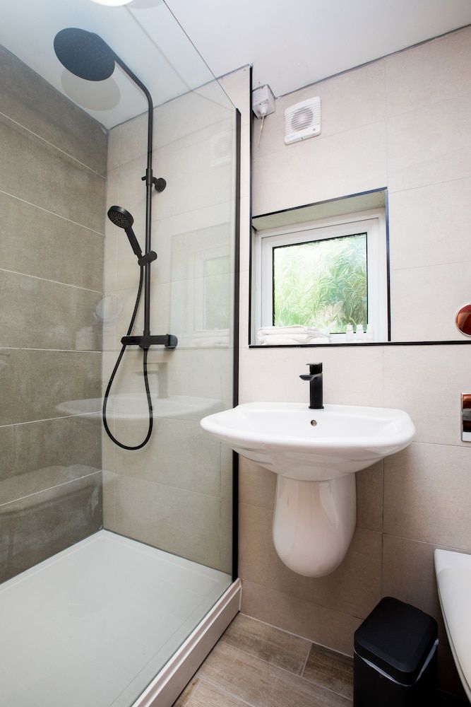 Crooklands Hotel Classic Twin Room 8