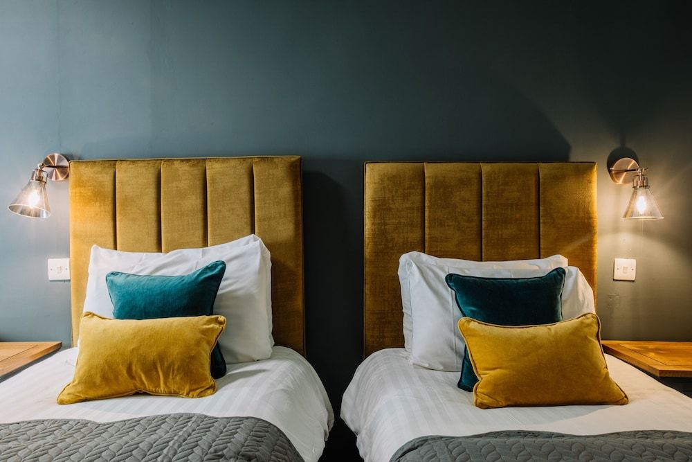 Crooklands Hotel Classic Twin Room 4