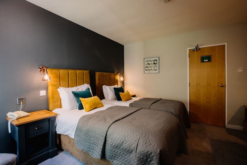 Crooklands Hotel Classic Twin Room 5