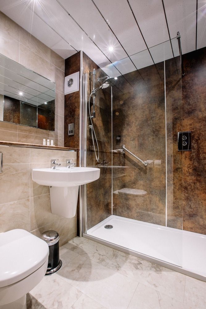 Crooklands Hotel Deluxe Double Room 6