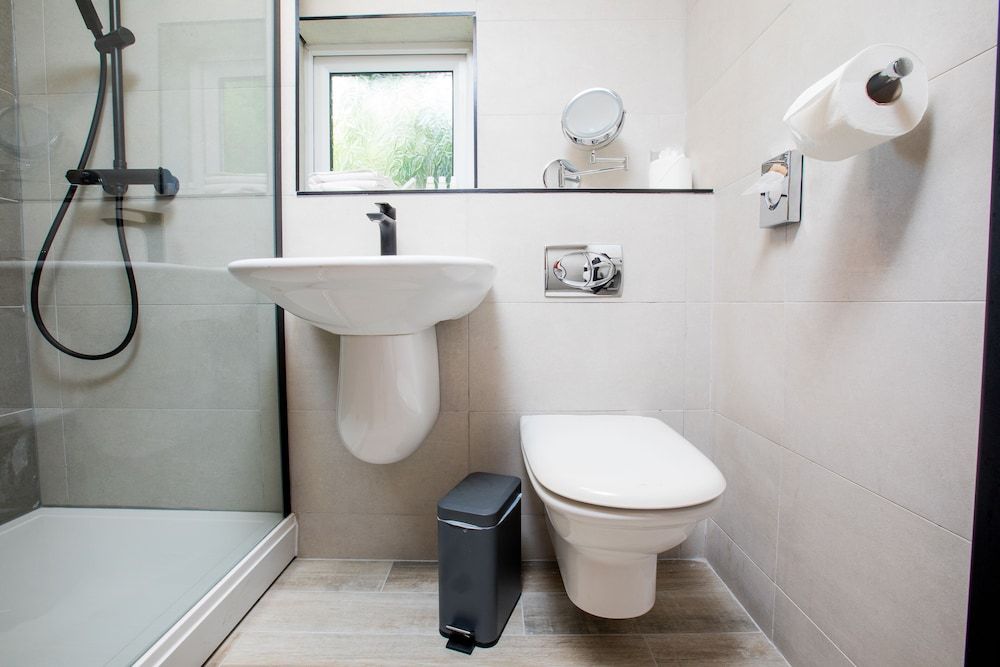 Crooklands Hotel Classic Twin Room 9