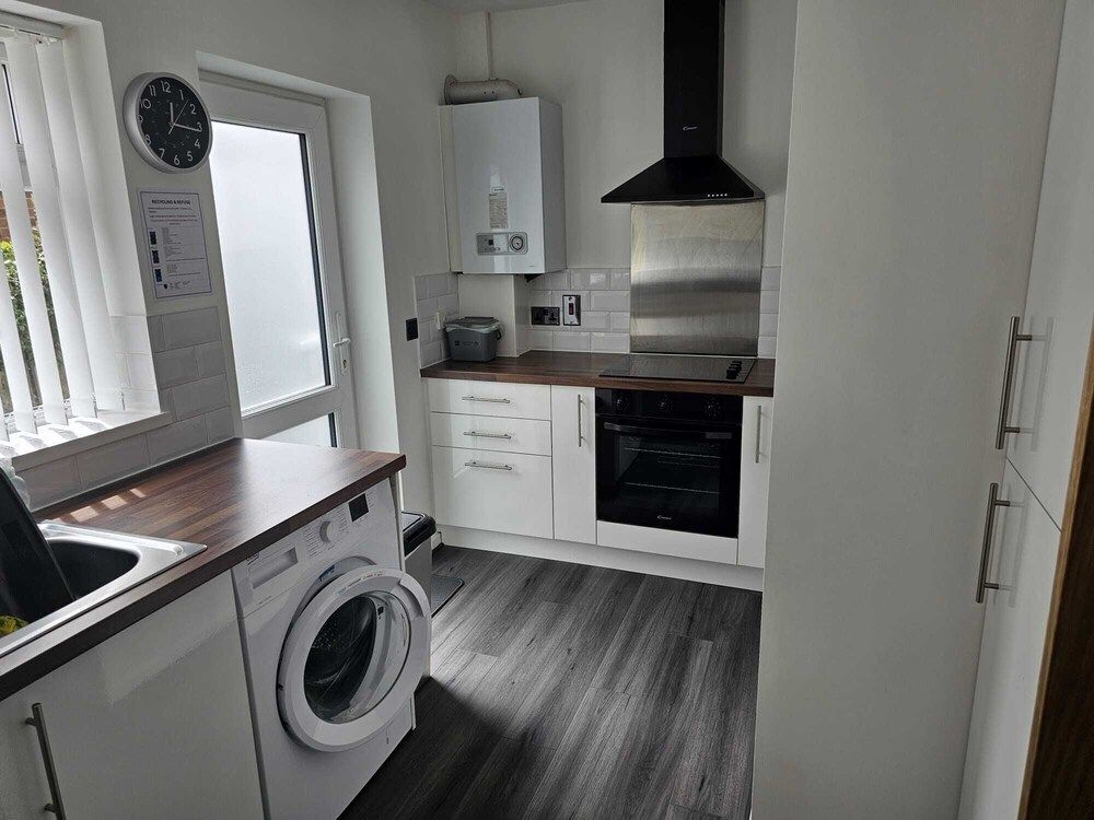 Modern, Spacious Walking Distance to Castle & Town House 6