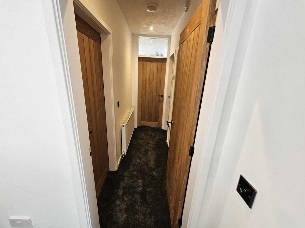 Modern, Spacious Walking Distance to Castle & Town House 12