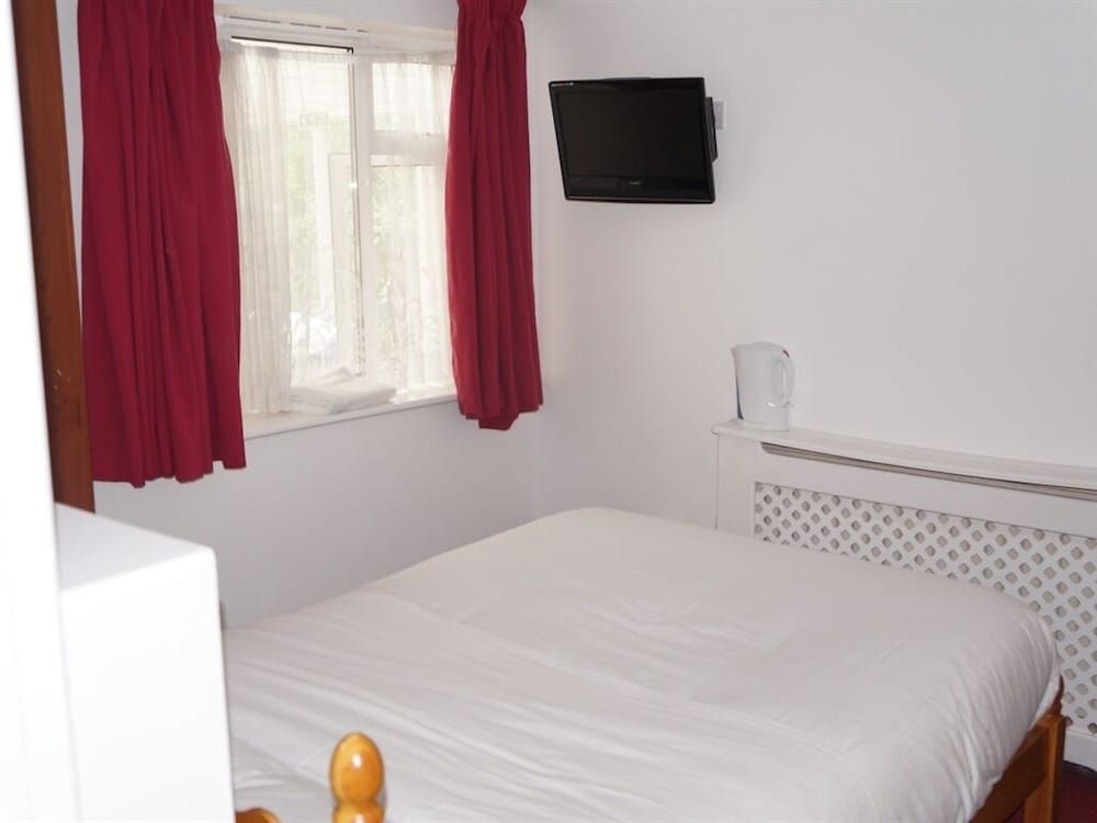Heathrow Inn Double Room, Ensuite 3