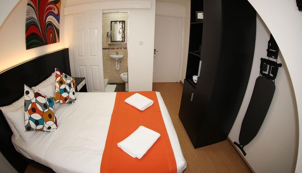 Heathrow Inn Double Room, Ensuite 2