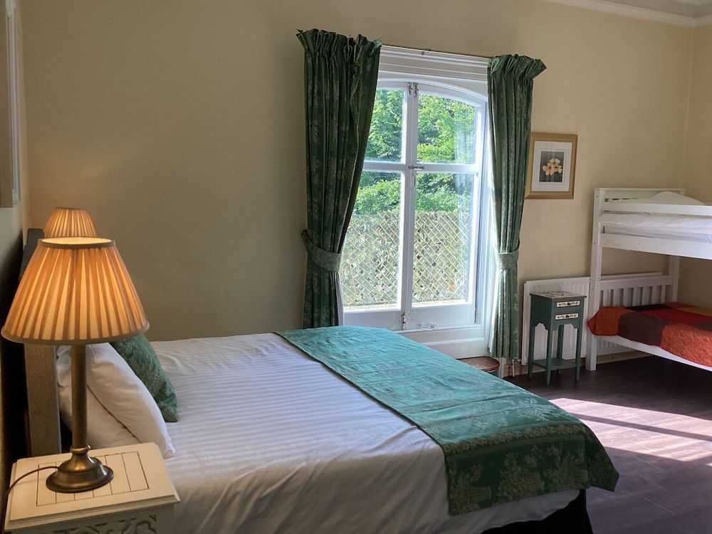 Family Room, Multiple Beds