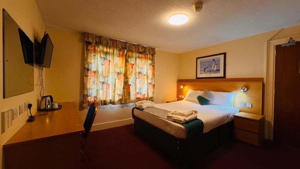 Highland Aberdeen City Centre Deluxe Double Room, 1 Double Bed 3