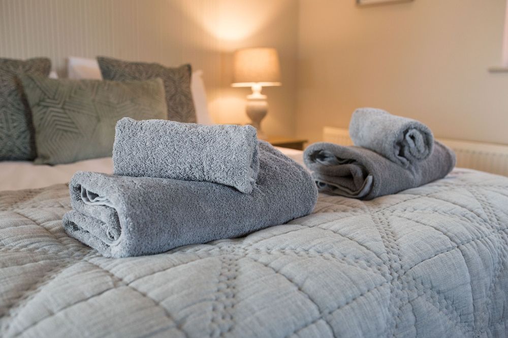 The Foxes Den Coffee House and Rooms Deluxe Apartment, Ensuite (The Den)