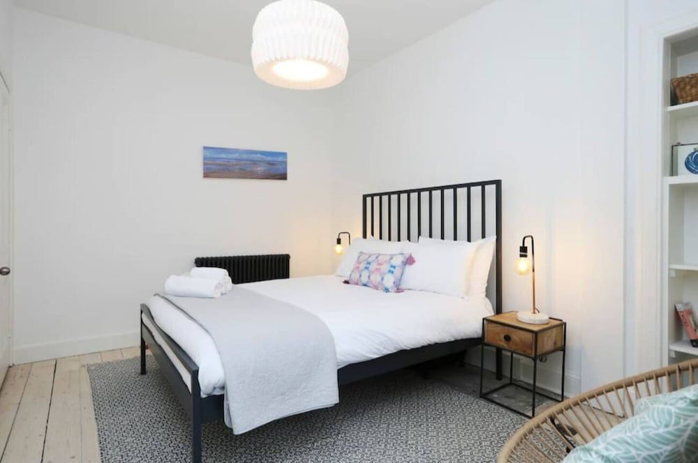 House, 2 Bedrooms