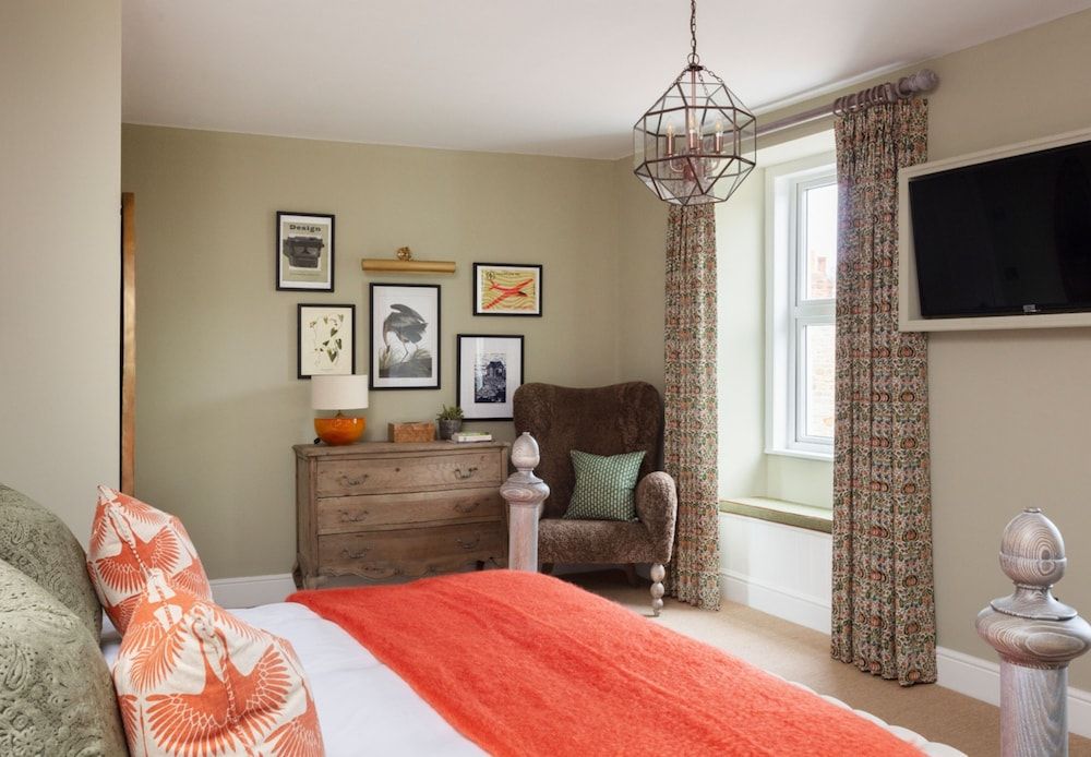 The Whittling House Deluxe King Room 2