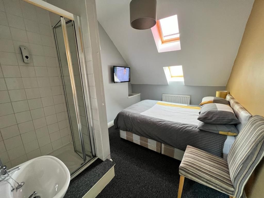 Double Room with Shared Toilet