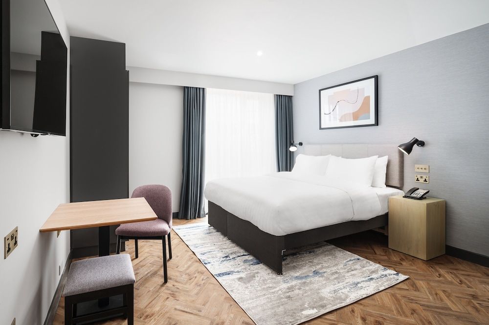 Studio Suite, 1 Queen Bed, Kitchen