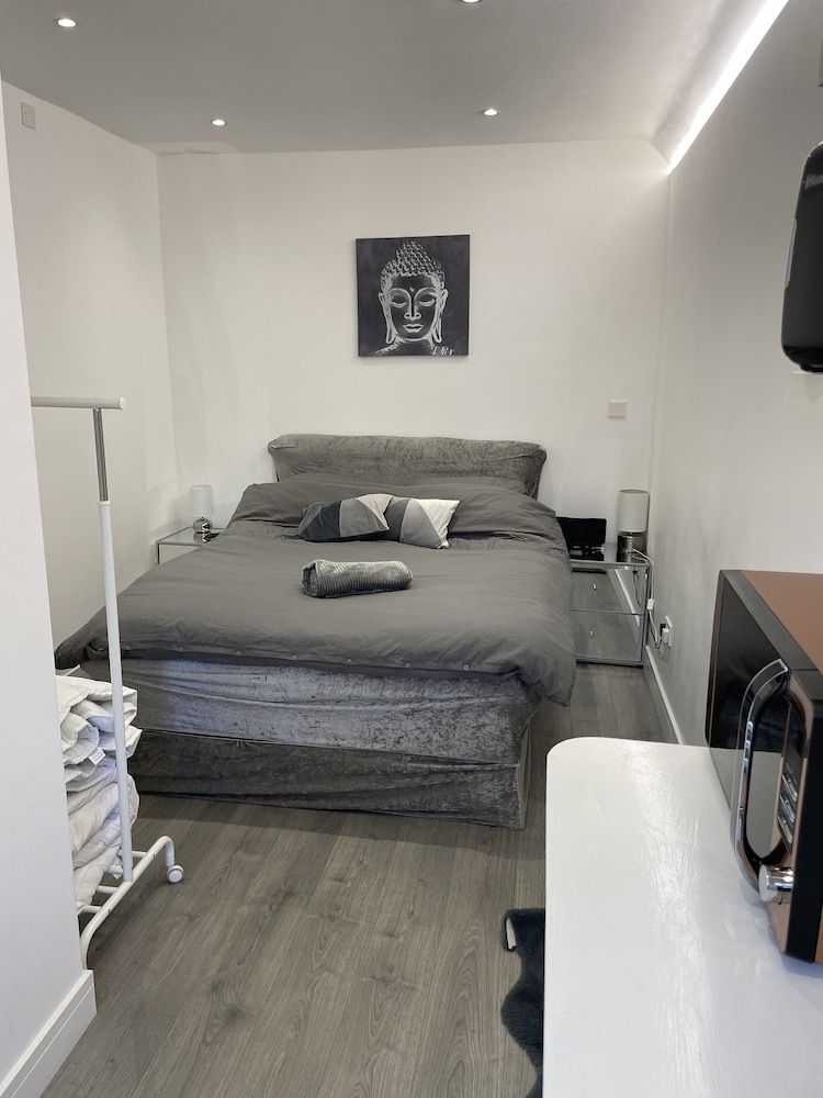 Beautiful 1-bed Studio in Uxbridge, London Studio 3