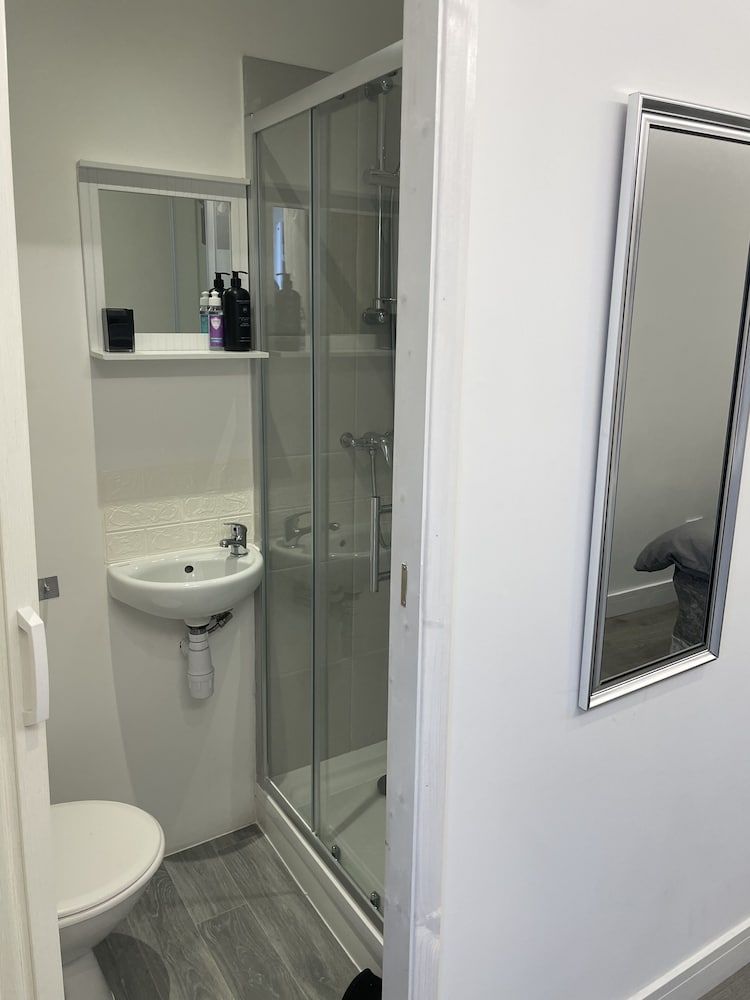 Beautiful 1-bed Studio in Uxbridge, London Studio 5