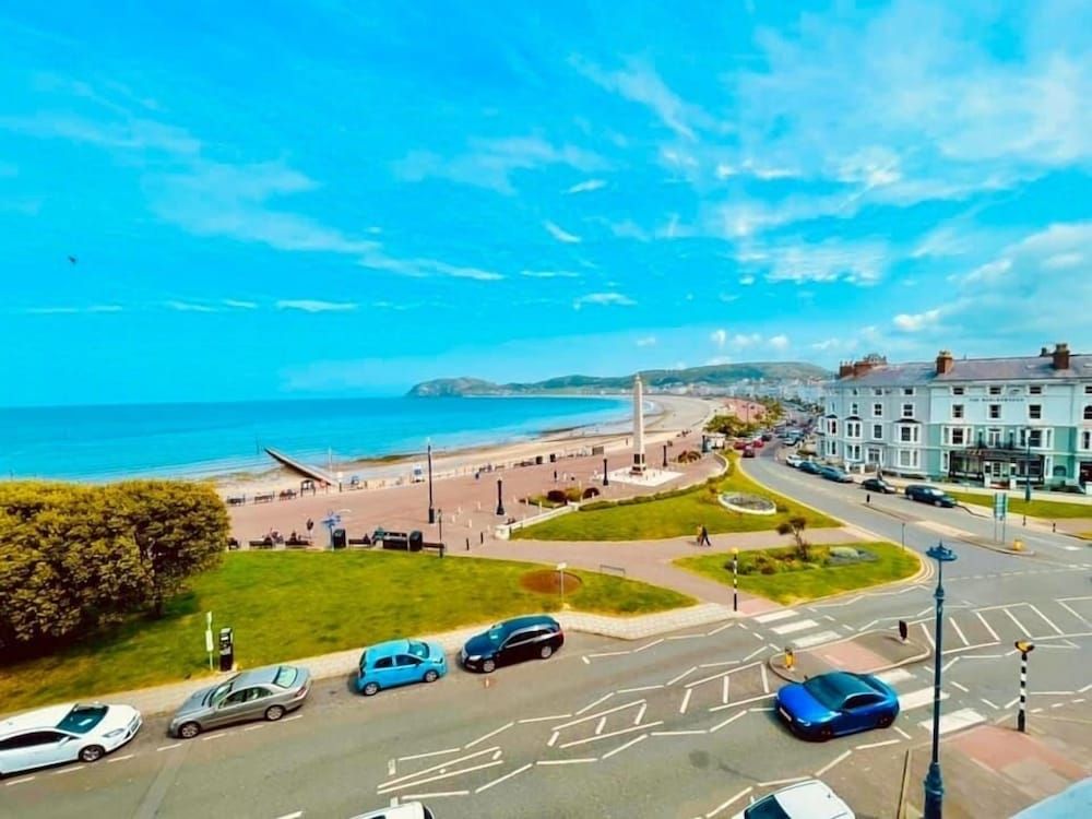 Lawton & Lauriston Court Junior Double Room, 1 Double Bed, Sea View 4